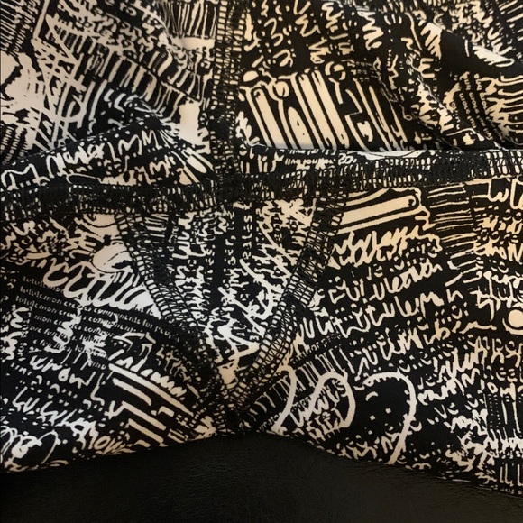 Lululemon Wunder Under Crop Black and White Logo Leggings, Sz 2, 21 in GUC - Picture 6 of 6